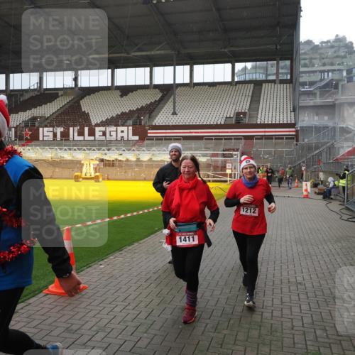 07.12.2025 - St. Pauli X-Mass-Run No. 15 Fabian Wolf http://msf.ph/oto/9400120 07.12.2025 11:04:59 Ziel 33, 117, 128, 1212, 1411, 2919, 4561, 4562, 4563, 4565, 4566, 4567, 4568, 4569, 4570, 4571, 4572, 4573, 4575, 4576, 4577, 4578 meine-sportfotos.de