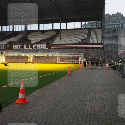 07.12.2025 - St. Pauli X-Mass-Run No. 15 Fabian Wolf http://msf.ph/oto/9400132 07.12.2025 11:05:01 Ziel 117, 128, 889, 1152, 1212, 1411, 4561, 4562, 4563, 4566, 4567, 4568, 4569, 4572, 4573, 4575, 4576, 4577, 4578 meine-sportfotos.de