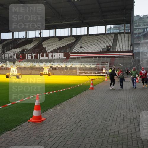 07.12.2025 - St. Pauli X-Mass-Run No. 15 Fabian Wolf http://msf.ph/oto/9400140 07.12.2025 11:05:04 Ziel 117, 128, 200, 201, 889, 1152, 1212, 1411, 4562, 4572, 4573, 4575, 4577 meine-sportfotos.de
