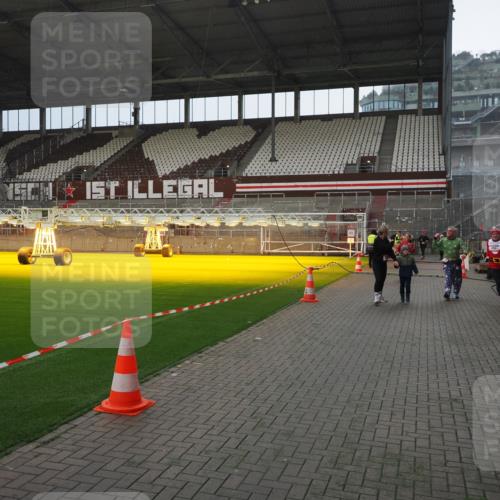 07.12.2025 - St. Pauli X-Mass-Run No. 15 Fabian Wolf http://msf.ph/oto/9400142 07.12.2025 11:05:05 Ziel 117, 128, 200, 201, 889, 1152, 1212, 1411, 4562, 4572, 4575 meine-sportfotos.de