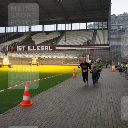 07.12.2025 - St. Pauli X-Mass-Run No. 15 Fabian Wolf http://msf.ph/oto/9400154 07.12.2025 11:05:07 Ziel 117, 128, 200, 201, 889, 1152, 1212, 1411 meine-sportfotos.de