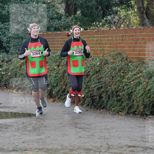 07.12.2025 - St. Pauli X-Mass-Run No. 15 Michael Burmester http://msf.ph/oto/9400173 07.12.2025 10:20:33 Laufen 3264, 3265 meine-sportfotos.de