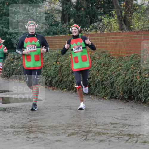 07.12.2025 - St. Pauli X-Mass-Run No. 15 Michael Burmester http://msf.ph/oto/9400179 07.12.2025 10:20:34 Laufen 3264, 3265 meine-sportfotos.de