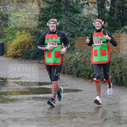 07.12.2025 - St. Pauli X-Mass-Run No. 15 Michael Burmester http://msf.ph/oto/9400180 07.12.2025 10:20:35 Laufen 15, 3264, 3265 meine-sportfotos.de