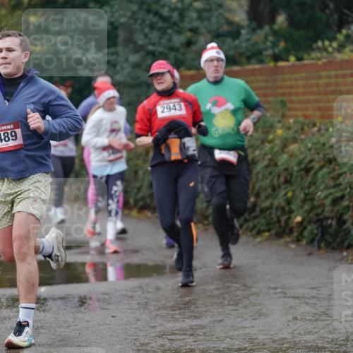 07.12.2025 - St. Pauli X-Mass-Run No. 15 Michael Burmester http://msf.ph/oto/9400201 07.12.2025 10:20:50 Laufen 5, 2489, 2943 meine-sportfotos.de