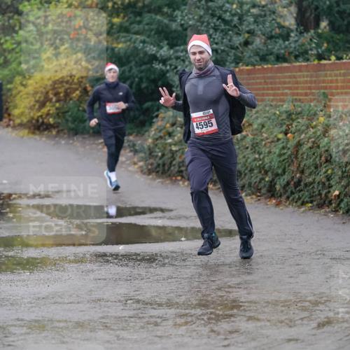 07.12.2025 - St. Pauli X-Mass-Run No. 15 Michael Burmester http://msf.ph/oto/9400237 07.12.2025 10:21:07 Laufen 4595, 4595 meine-sportfotos.de