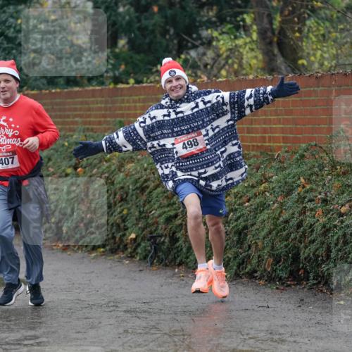07.12.2025 - St. Pauli X-Mass-Run No. 15 Michael Burmester http://msf.ph/oto/9400261 07.12.2025 10:21:18 Laufen 160, 3407, 15, 498 meine-sportfotos.de
