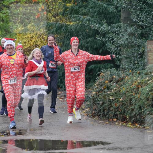 07.12.2025 - St. Pauli X-Mass-Run No. 15 Michael Burmester http://msf.ph/oto/9400287 07.12.2025 10:21:30 Laufen 2827, 240, 1675, 3061, 1676 meine-sportfotos.de