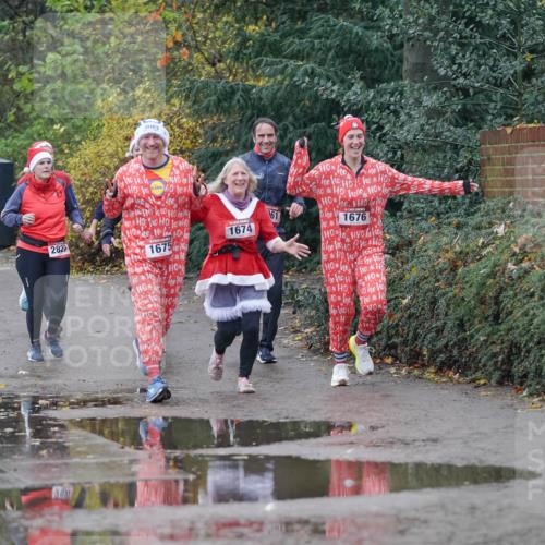 07.12.2025 - St. Pauli X-Mass-Run No. 15 Michael Burmester http://msf.ph/oto/9400289 07.12.2025 10:21:31 Laufen 61, 1674, 2827, 10, 1676, 1675 meine-sportfotos.de