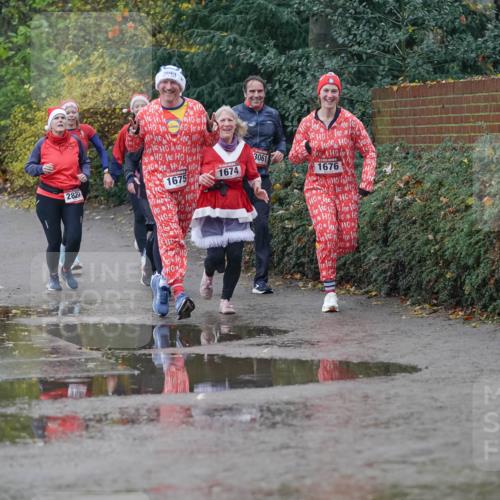 07.12.2025 - St. Pauli X-Mass-Run No. 15 Michael Burmester http://msf.ph/oto/9400291 07.12.2025 10:21:31 Laufen 2827, 1675, 1674, 3061, 1676 meine-sportfotos.de