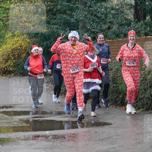 07.12.2025 - St. Pauli X-Mass-Run No. 15 Michael Burmester http://msf.ph/oto/9400293 07.12.2025 10:21:33 Laufen 10, 42, 2827, 1675, 1674, 3061, 1676, 40 meine-sportfotos.de