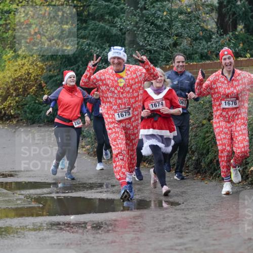 07.12.2025 - St. Pauli X-Mass-Run No. 15 Michael Burmester http://msf.ph/oto/9400296 07.12.2025 10:21:33 Laufen 2827, 1674, 1675, 21, 061, 1676 meine-sportfotos.de