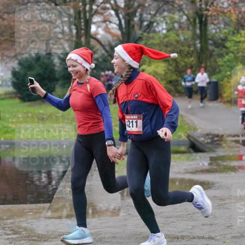 07.12.2025 - St. Pauli X-Mass-Run No. 15 Michael Burmester http://msf.ph/oto/9400317 07.12.2025 10:21:39 Laufen 5, 211 meine-sportfotos.de