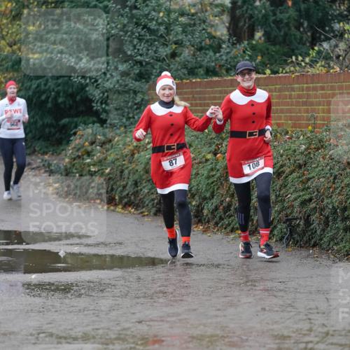 07.12.2025 - St. Pauli X-Mass-Run No. 15 Michael Burmester http://msf.ph/oto/9400324 07.12.2025 10:21:43 Laufen 827, 968, 87, 108 meine-sportfotos.de