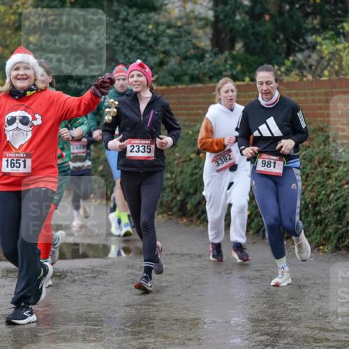 07.12.2025 - St. Pauli X-Mass-Run No. 15 Michael Burmester http://msf.ph/oto/9400368 07.12.2025 10:21:59 Laufen 15, 1651, 15, 2335, 3382, 981 meine-sportfotos.de