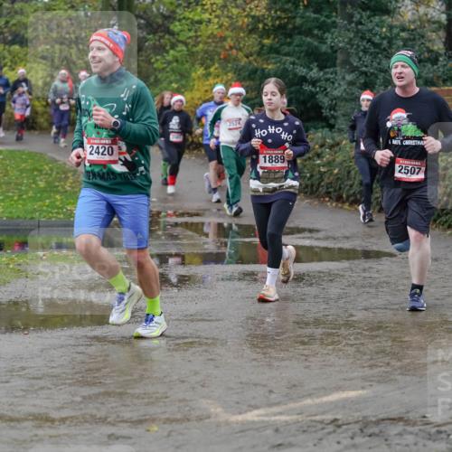 07.12.2025 - St. Pauli X-Mass-Run No. 15 Michael Burmester http://msf.ph/oto/9400379 07.12.2025 10:22:02 Laufen 2420, 2524, 1889, 2507 meine-sportfotos.de
