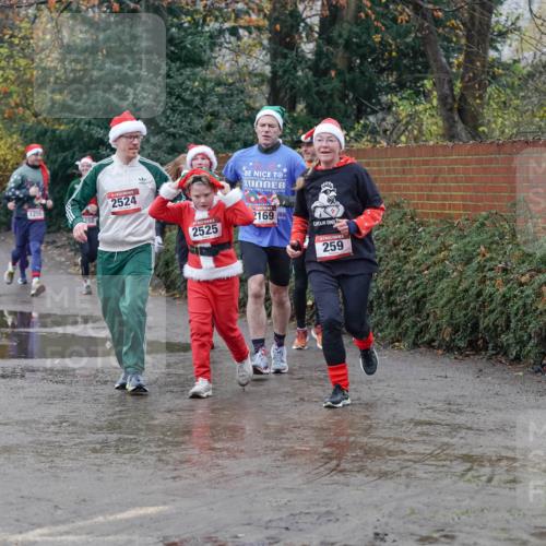 07.12.2025 - St. Pauli X-Mass-Run No. 15 Michael Burmester http://msf.ph/oto/9400385 07.12.2025 10:22:07 Laufen 1255, 2524, 2525, 2169, 259 meine-sportfotos.de