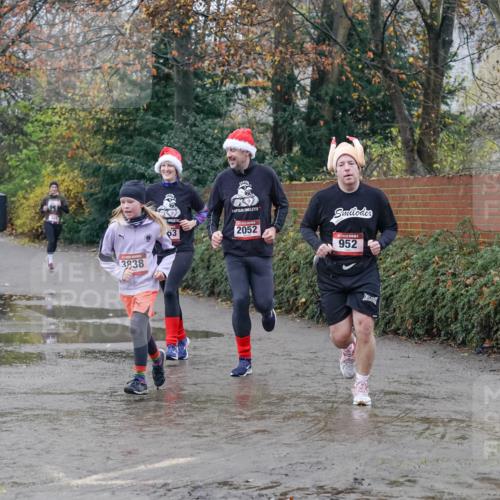 07.12.2025 - St. Pauli X-Mass-Run No. 15 Michael Burmester http://msf.ph/oto/9400424 07.12.2025 10:22:15 Laufen 5, 3835, 3838, 53, 2052, 952 meine-sportfotos.de