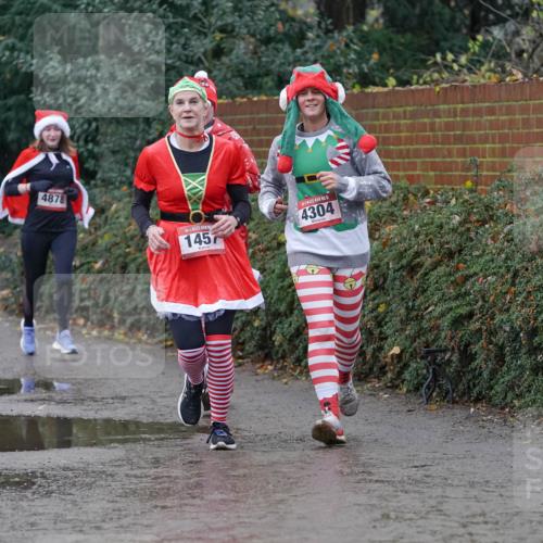 07.12.2025 - St. Pauli X-Mass-Run No. 15 Michael Burmester http://msf.ph/oto/9400447 07.12.2025 10:22:23 Laufen 2157, 4878, 1457, 15, 4304 meine-sportfotos.de