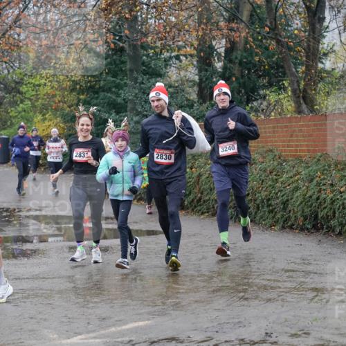 07.12.2025 - St. Pauli X-Mass-Run No. 15 Michael Burmester http://msf.ph/oto/9400503 07.12.2025 10:22:40 Laufen 519, 283, 3240, 3242, 2830 meine-sportfotos.de