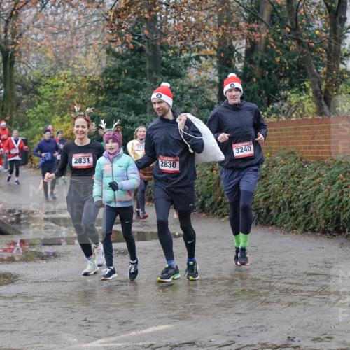 07.12.2025 - St. Pauli X-Mass-Run No. 15 Michael Burmester http://msf.ph/oto/9400506 07.12.2025 10:22:40 Laufen 2831, 2830, 3240 meine-sportfotos.de