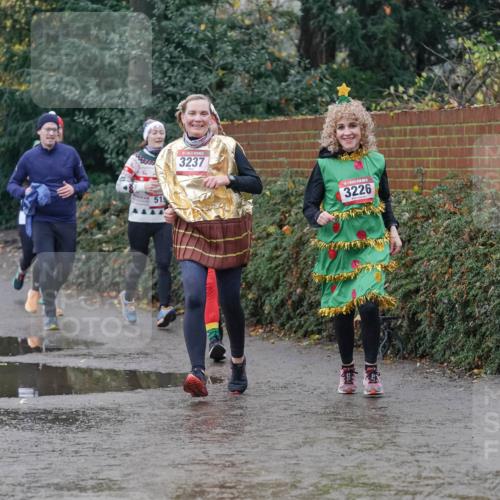 07.12.2025 - St. Pauli X-Mass-Run No. 15 Michael Burmester http://msf.ph/oto/9400511 07.12.2025 10:22:42 Laufen 1936, 515, 3237, 3226 meine-sportfotos.de