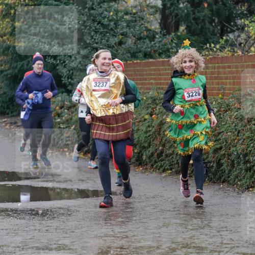 07.12.2025 - St. Pauli X-Mass-Run No. 15 Michael Burmester http://msf.ph/oto/9400512 07.12.2025 10:22:42 Laufen 1814, 1936, 3237, 3226 meine-sportfotos.de