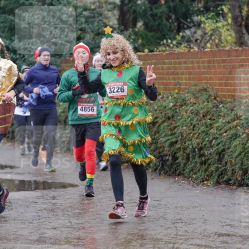 07.12.2025 - St. Pauli X-Mass-Run No. 15 Michael Burmester http://msf.ph/oto/9400517 07.12.2025 10:22:43 Laufen 15, 3237, 4856, 15, 3226 meine-sportfotos.de