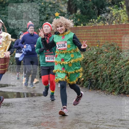 07.12.2025 - St. Pauli X-Mass-Run No. 15 Michael Burmester http://msf.ph/oto/9400518 07.12.2025 10:22:43 Laufen 15, 3237, 4856, 5, 3226 meine-sportfotos.de