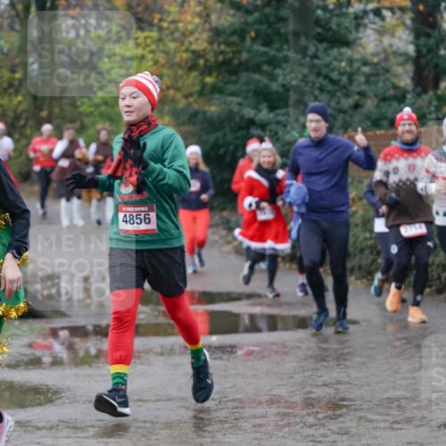07.12.2025 - St. Pauli X-Mass-Run No. 15 Michael Burmester http://msf.ph/oto/9400521 07.12.2025 10:22:45 Laufen 3226, 4856, 519 meine-sportfotos.de