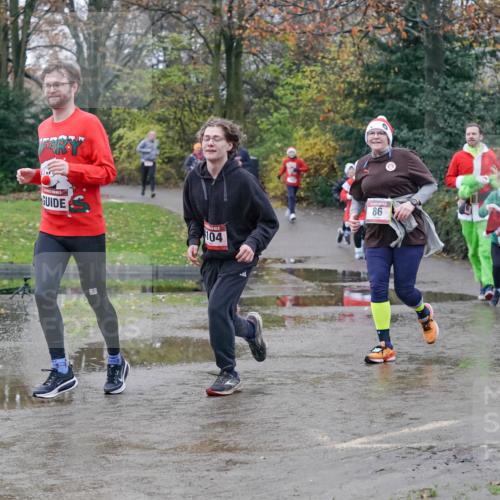 07.12.2025 - St. Pauli X-Mass-Run No. 15 Michael Burmester http://msf.ph/oto/9400587 07.12.2025 10:22:59 Laufen 104, 86, 2901, 230 meine-sportfotos.de