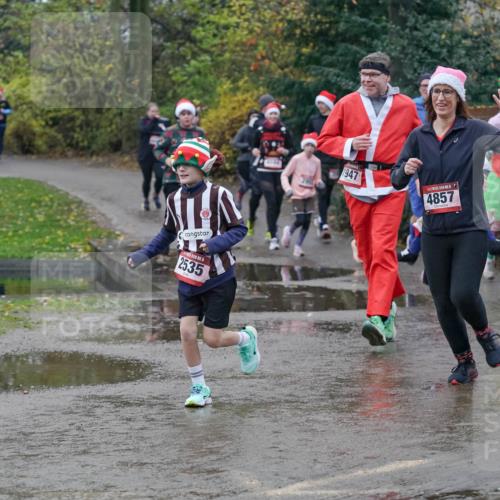 07.12.2025 - St. Pauli X-Mass-Run No. 15 Michael Burmester http://msf.ph/oto/9400671 07.12.2025 10:23:24 Laufen 2535, 1947, 4857, 1948 meine-sportfotos.de