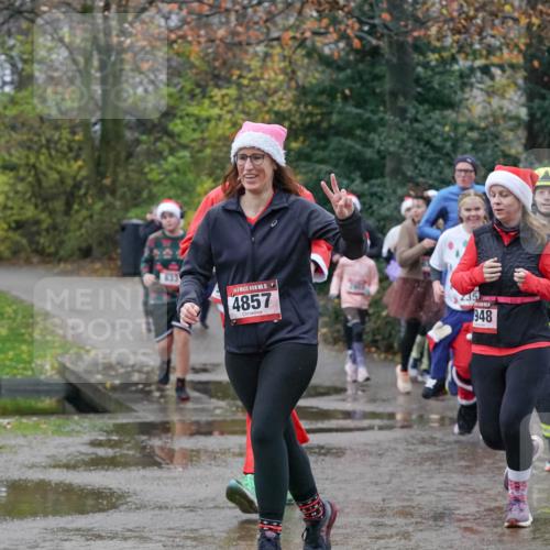 07.12.2025 - St. Pauli X-Mass-Run No. 15 Michael Burmester http://msf.ph/oto/9400675 07.12.2025 10:23:25 Laufen 633, 157, 4857, 948, 598 meine-sportfotos.de