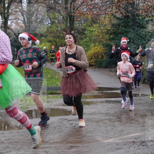 07.12.2025 - St. Pauli X-Mass-Run No. 15 Michael Burmester http://msf.ph/oto/9400697 07.12.2025 10:23:29 Laufen 559, 633, 639, 2955, 2950, 28 meine-sportfotos.de