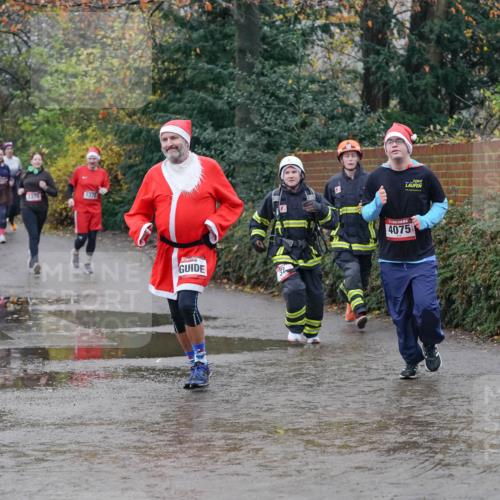 07.12.2025 - St. Pauli X-Mass-Run No. 15 Michael Burmester http://msf.ph/oto/9400732 07.12.2025 10:23:38 Laufen 1370, 1371, 4075 meine-sportfotos.de