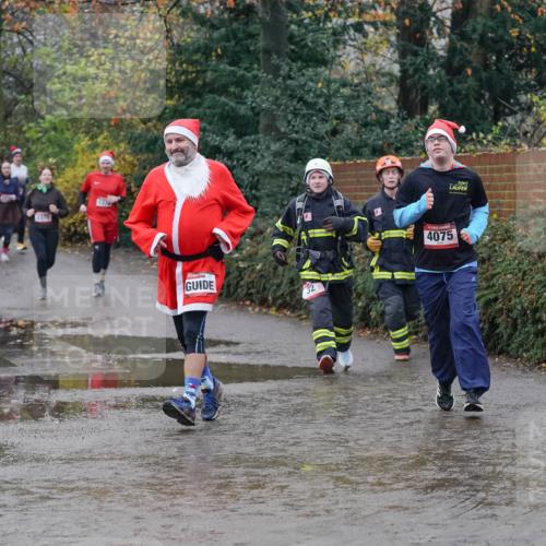 07.12.2025 - St. Pauli X-Mass-Run No. 15 Michael Burmester http://msf.ph/oto/9400733 07.12.2025 10:23:38 Laufen 1370, 1372, 32, 4075 meine-sportfotos.de