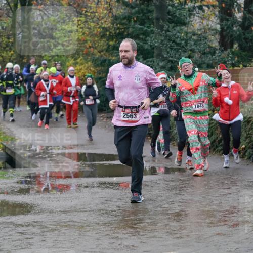 07.12.2025 - St. Pauli X-Mass-Run No. 15 Michael Burmester http://msf.ph/oto/9400798 07.12.2025 10:23:54 Laufen 101, 186, 1848, 2563 meine-sportfotos.de