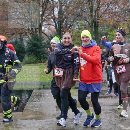 07.12.2025 - St. Pauli X-Mass-Run No. 15 Michael Burmester http://msf.ph/oto/9400852 07.12.2025 10:24:06 Laufen 15, 38, 1301, 1421 meine-sportfotos.de