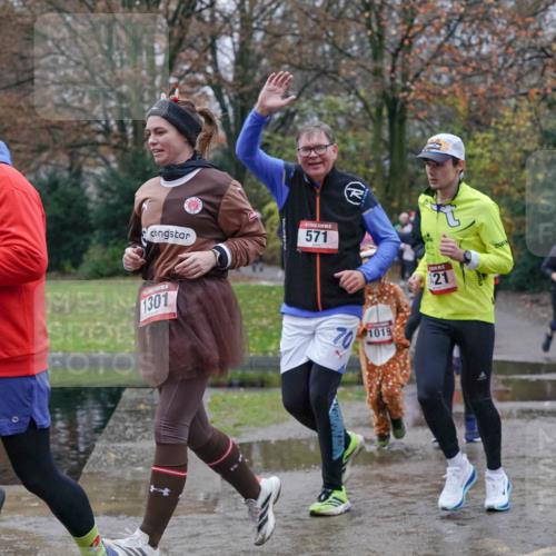 07.12.2025 - St. Pauli X-Mass-Run No. 15 Michael Burmester http://msf.ph/oto/9400854 07.12.2025 10:24:07 Laufen 1301, 571, 1019, 21, 4855, 48, 545 meine-sportfotos.de