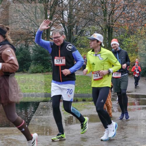 07.12.2025 - St. Pauli X-Mass-Run No. 15 Michael Burmester http://msf.ph/oto/9400857 07.12.2025 10:24:07 Laufen 01, 571, 70, 1421, 3381, 4146, 545 meine-sportfotos.de