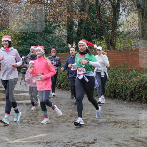 07.12.2025 - St. Pauli X-Mass-Run No. 15 Michael Burmester http://msf.ph/oto/9400908 07.12.2025 10:24:18 Laufen 21, 240, 4095 meine-sportfotos.de