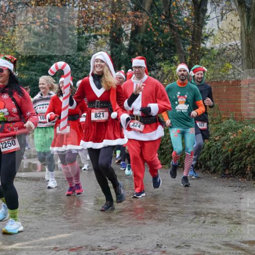 07.12.2025 - St. Pauli X-Mass-Run No. 15 Michael Burmester http://msf.ph/oto/9400951 07.12.2025 10:24:29 Laufen 2250, 10, 821, 824, 322 meine-sportfotos.de