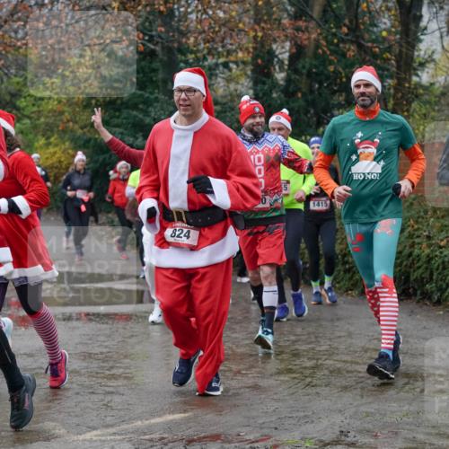 07.12.2025 - St. Pauli X-Mass-Run No. 15 Michael Burmester http://msf.ph/oto/9400960 07.12.2025 10:24:30 Laufen 821, 15, 824, 1415, 322 meine-sportfotos.de