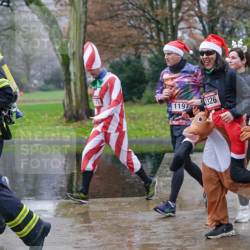 07.12.2025 - St. Pauli X-Mass-Run No. 15 Michael Burmester http://msf.ph/oto/9401081 07.12.2025 10:24:57 Laufen 176, 1197, 2326, 2324 meine-sportfotos.de