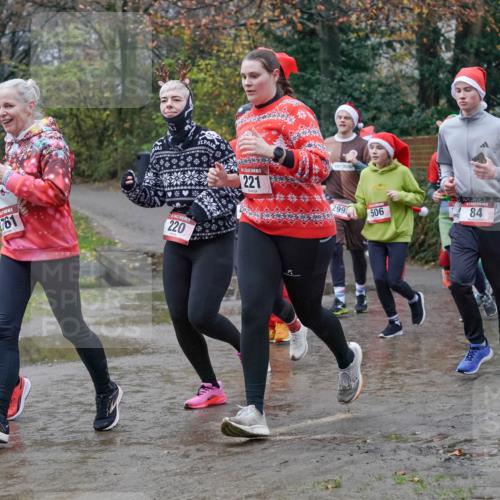 07.12.2025 - St. Pauli X-Mass-Run No. 15 Michael Burmester http://msf.ph/oto/9401096 07.12.2025 10:25:01 Laufen 3344, 61, 220, 221, 299, 506, 84, 908 meine-sportfotos.de