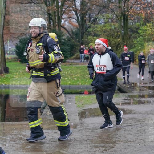 07.12.2025 - St. Pauli X-Mass-Run No. 15 Michael Burmester http://msf.ph/oto/9401187 07.12.2025 10:25:29 Laufen 4862 meine-sportfotos.de