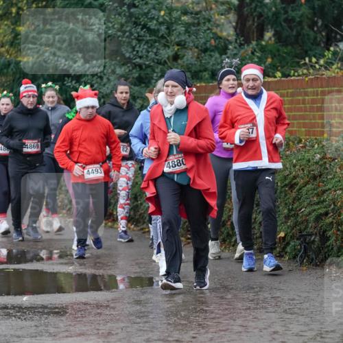 07.12.2025 - St. Pauli X-Mass-Run No. 15 Michael Burmester http://msf.ph/oto/9401190 07.12.2025 10:25:31 Laufen 48, 4869, 4493, 82, 4880 meine-sportfotos.de