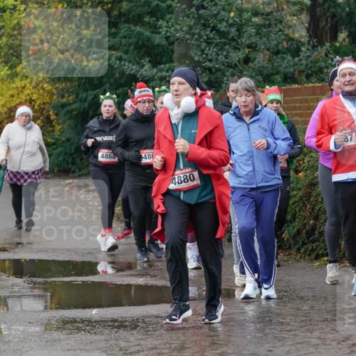 07.12.2025 - St. Pauli X-Mass-Run No. 15 Michael Burmester http://msf.ph/oto/9401194 07.12.2025 10:25:31 Laufen 4868, 486, 15, 4880, 87 meine-sportfotos.de