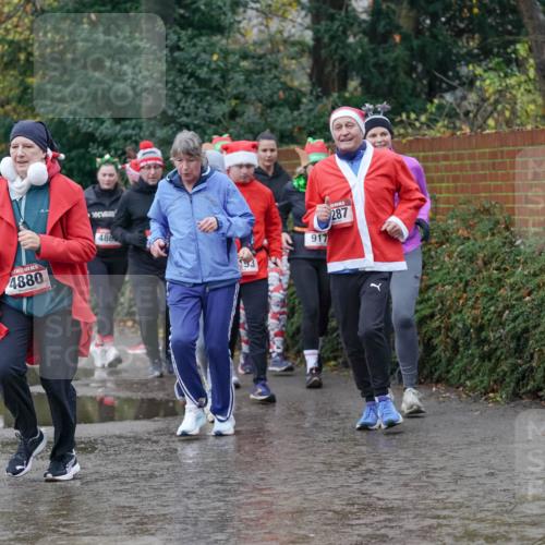 07.12.2025 - St. Pauli X-Mass-Run No. 15 Michael Burmester http://msf.ph/oto/9401196 07.12.2025 10:25:32 Laufen 486, 287, 917, 15, 4880, 193 meine-sportfotos.de