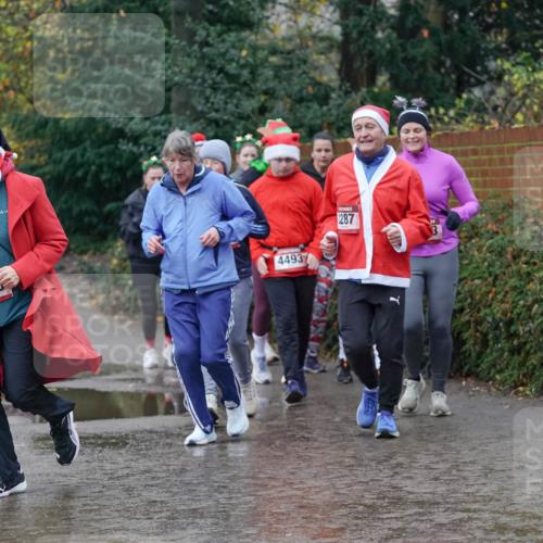 07.12.2025 - St. Pauli X-Mass-Run No. 15 Michael Burmester http://msf.ph/oto/9401199 07.12.2025 10:25:32 Laufen 488, 4493, 287 meine-sportfotos.de